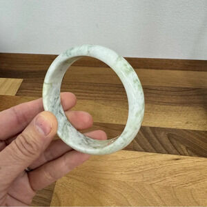 Jadiete Jade green white bracelet cool to the touch bangle jewelry